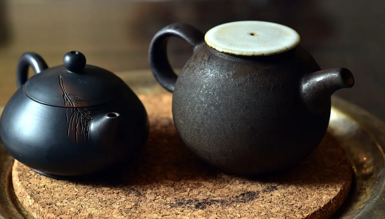 चीनी मिट्टी की चीज़ें और एनामेल्स